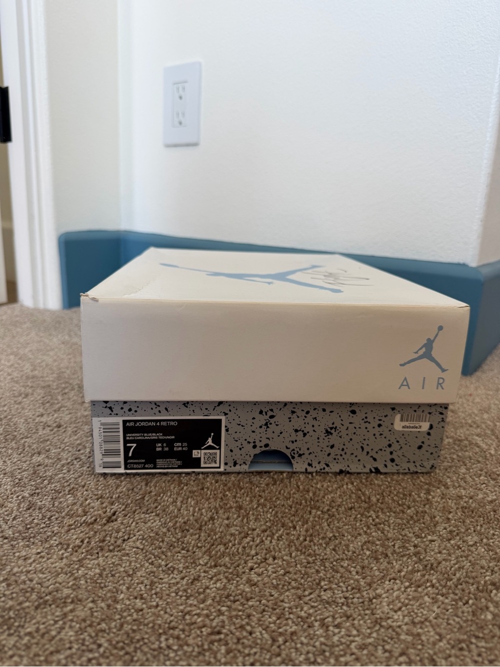 Air Jordan 4 Retro University Blue Size 7
